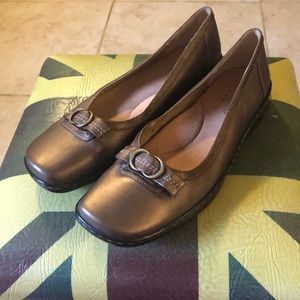 Covington Andie  buckle accent shoes size 7.5